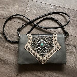 Cross body purse, real leather. Black, grey and teal. Expands so holds a lot.